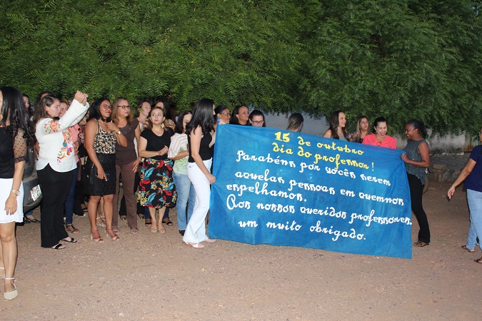 Professores são homenageados durante caminhada em Santo Inácio  - Imagem 3