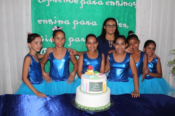 Professores são homenageados durante caminhada em Santo Inácio  - Imagem 30