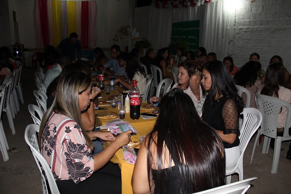 Professores são homenageados durante caminhada em Santo Inácio  - Imagem 60