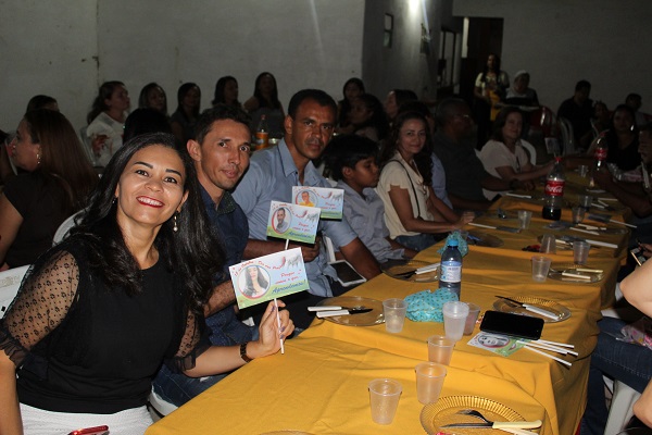 Professores são homenageados durante caminhada em Santo Inácio  - Imagem 45