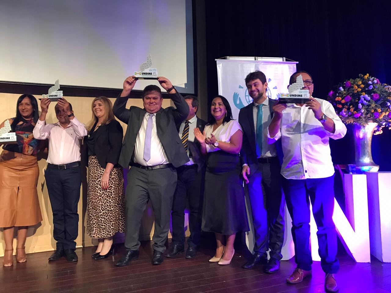 Prefeito de Santo Inácio e Secretário de Educação Recebem Prêmio Gestor Educador - Imagem 1