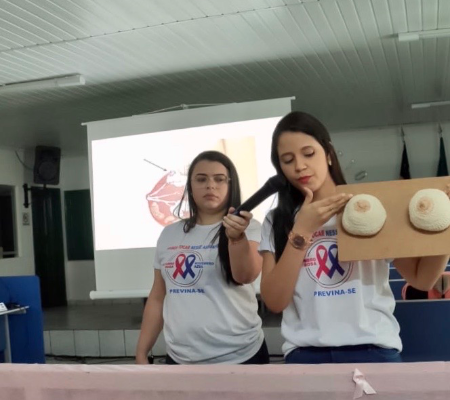 Palestra sobre combate ao câncer de mama acontece na Câmara de Vereadores