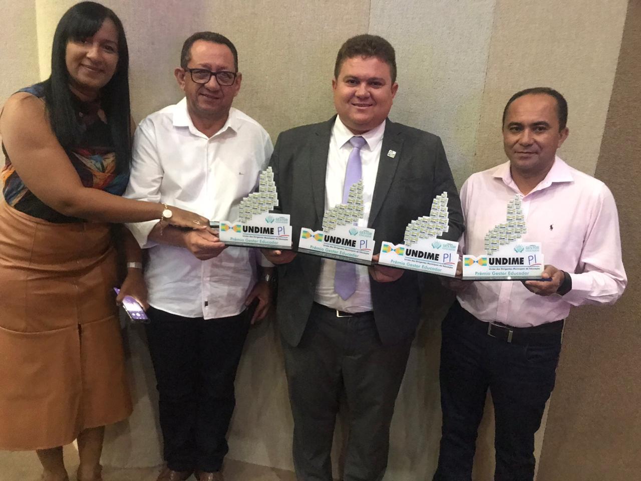 Prefeito de Santo Inácio e Secretário de Educação Recebem Prêmio Gestor Educador