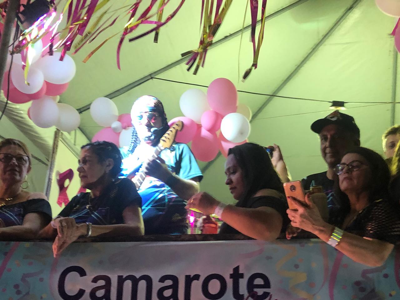 Camarote 3 corações vip tem cover de Bell Marques - Imagem 1