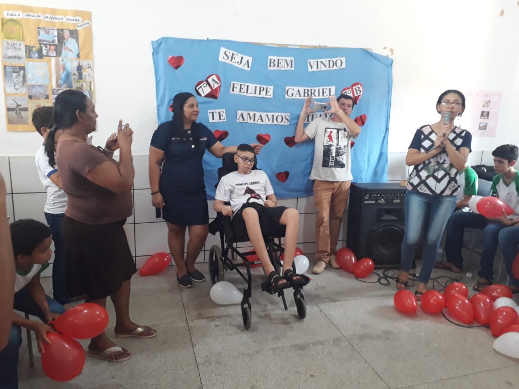 Alunos e professores fazem homenagem e acolhem o adolescente Felipe Gabriel   - Imagem 9