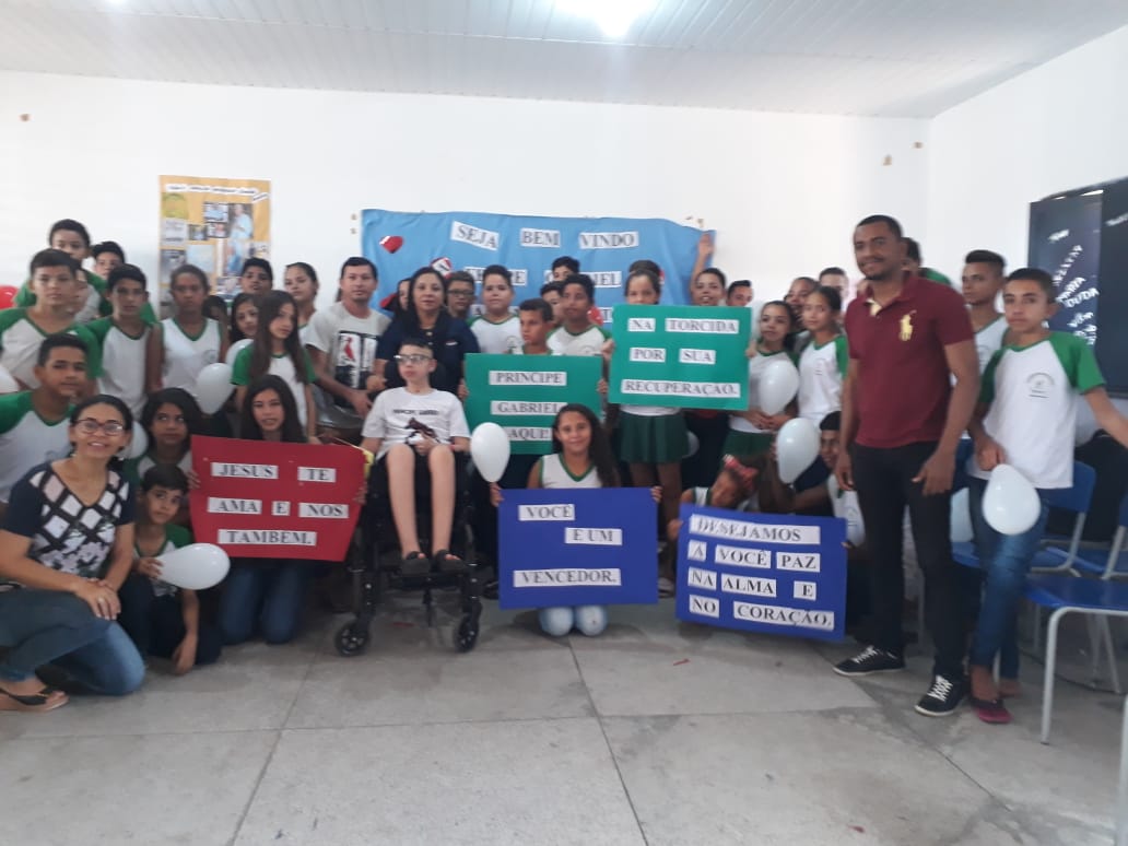 Alunos e professores fazem homenagem e acolhem o adolescente Felipe Gabriel   - Imagem 15