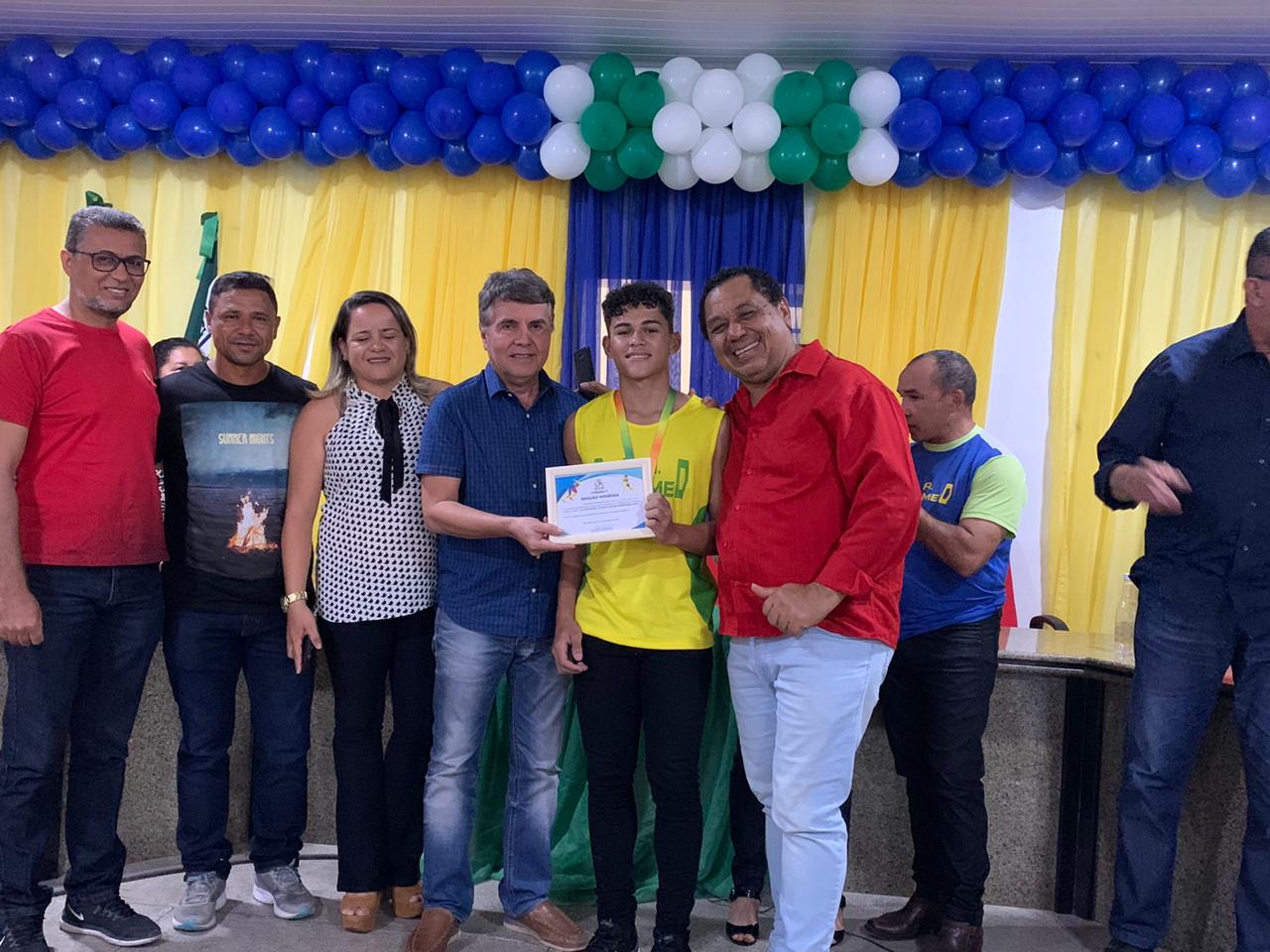 Uma manhã de homenagens, surpresas e emoções - Imagem 17