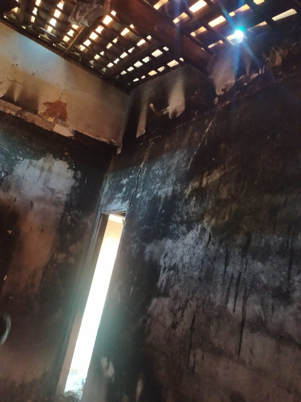 Incêndio destrói casa de Conselheira Tutelar  em Santo Inácio do Piauí