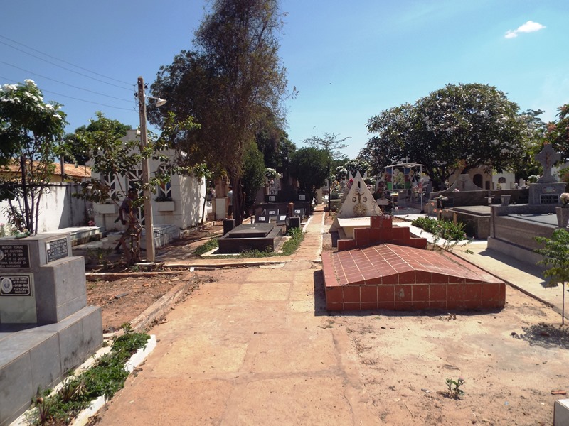 Município prepara cemitérios para a chegada do dia de finados  - Imagem 12