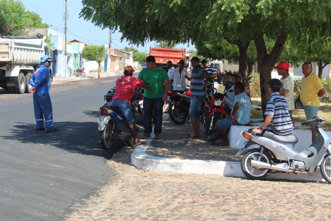 Em Santo Inácio prefeito conclui asfaltamento na Avenida Getúlio Vargas  - Imagem 17