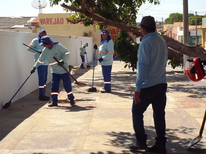 Município prepara cemitérios para a chegada do dia de finados  - Imagem 21