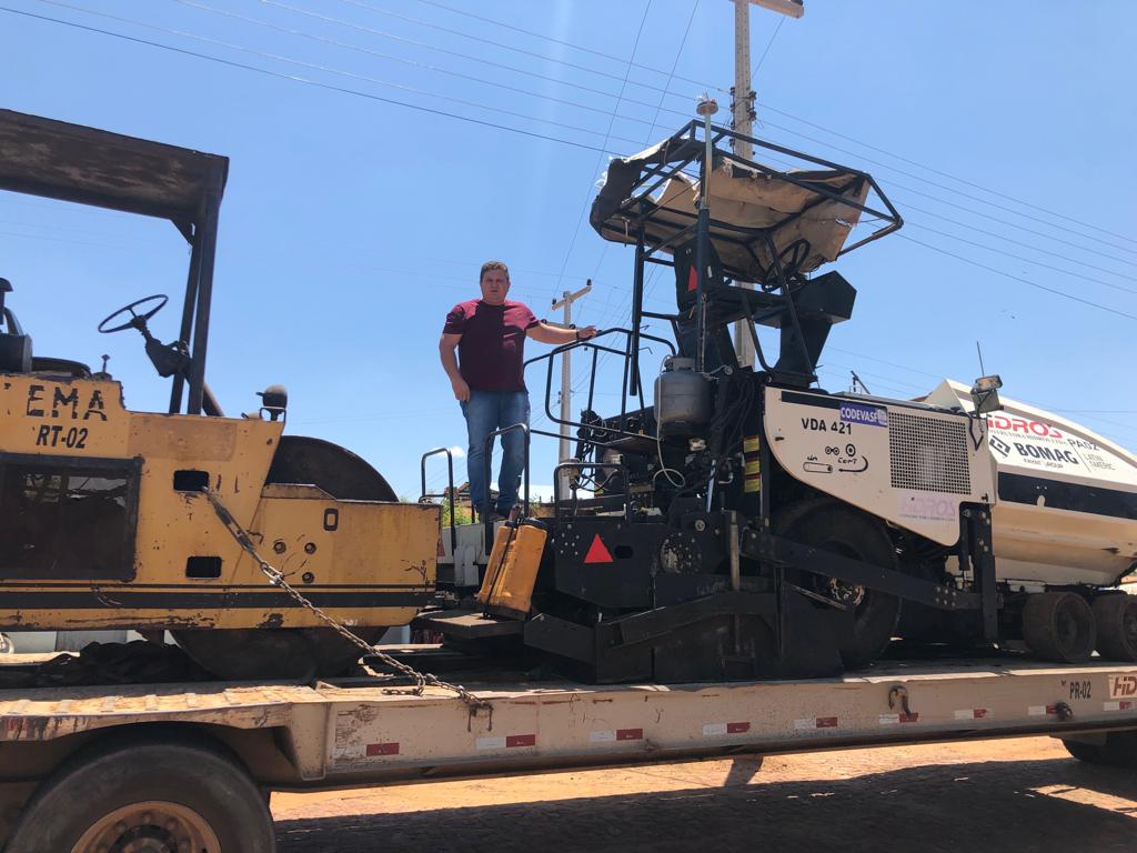 Em Santo Inácio prefeito conclui asfaltamento na Avenida Getúlio Vargas  - Imagem 5