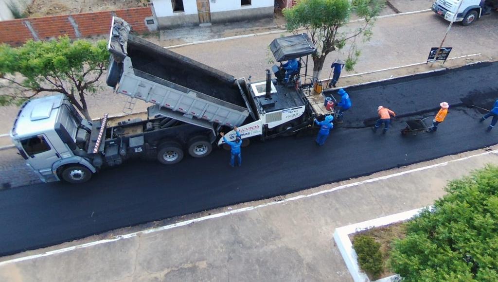 Em Santo Inácio prefeito conclui asfaltamento na Avenida Getúlio Vargas  - Imagem 4