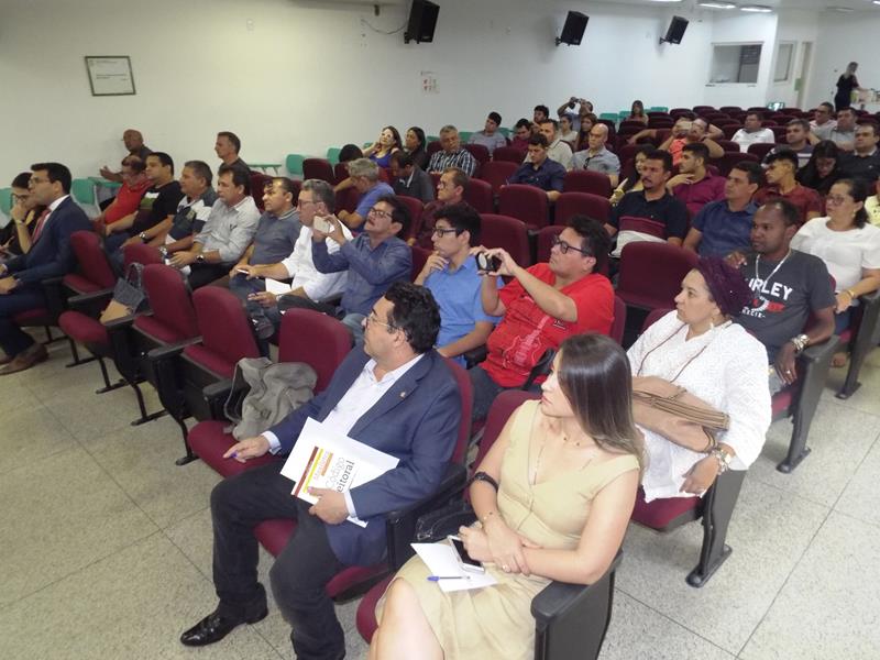 A convite da Drª Esmaela Macêdo Dr. Alexandre Nogueira ministra palestra sobre a nova lei eleitoral  - Imagem 5