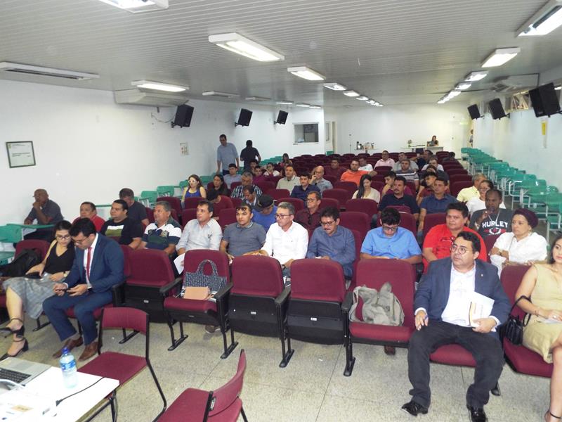 A convite da Drª Esmaela Macêdo Dr. Alexandre Nogueira ministra palestra sobre a nova lei eleitoral  - Imagem 4