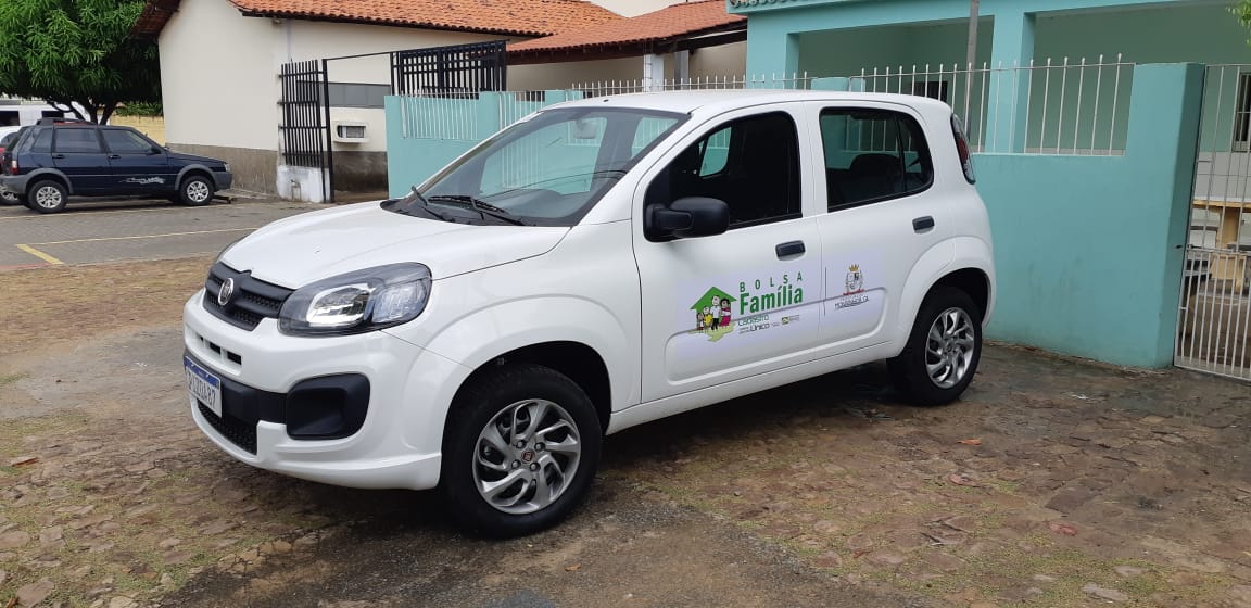 Prefeito João Luiz entrega mais 02 veículos para servir à população - Imagem 1