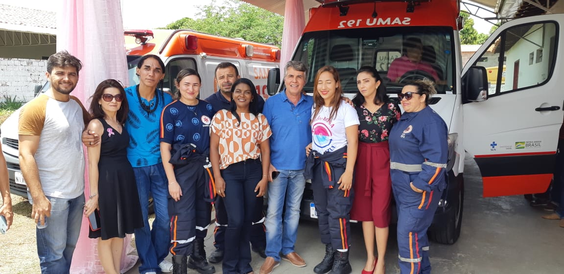 Prefeito João Luiz entrega mais 02 veículos para servir à população - Imagem 17