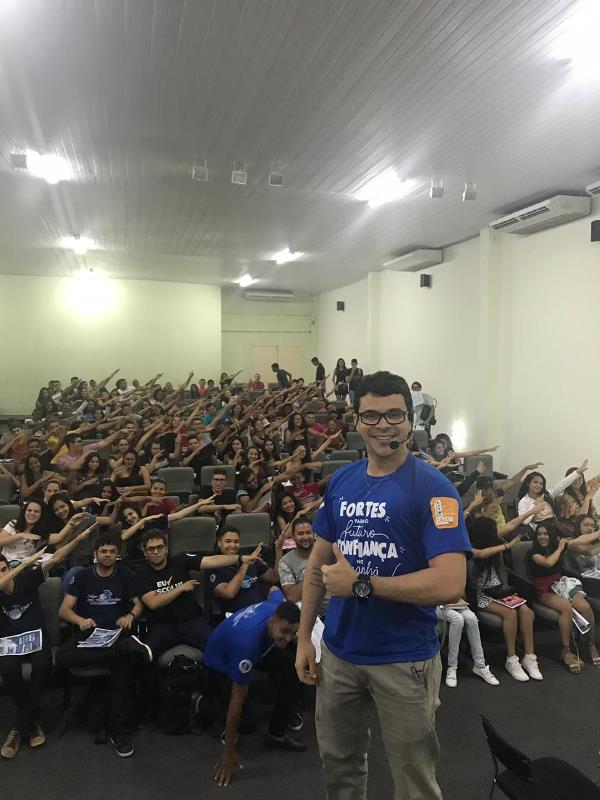 Prefeitura de Dom Expedito Lopes conduz alunos do município para AULÃO PRÉ-ENEM em Santa Cruz do Piauí. - Imagem 1