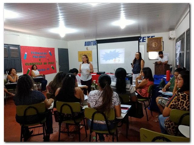 Secretaria de Educação realiza Formação Pro BNCC - Imagem 1