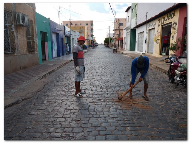 Prefeitura de Inhuma realiza recuperação de calçamento - Imagem 1