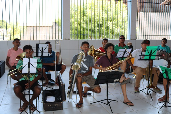 Projeto ensina jovens e adolescentes a arte musical  - Imagem 1