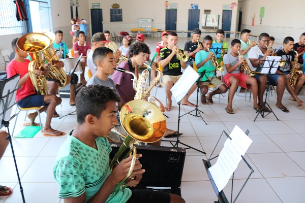 Projeto ensina jovens e adolescentes a arte musical  - Imagem 12