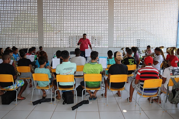 Projeto ensina jovens e adolescentes a arte musical  - Imagem 13