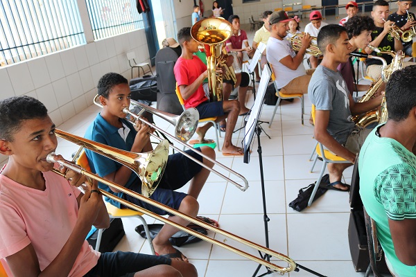 Projeto ensina jovens e adolescentes a arte musical  - Imagem 11