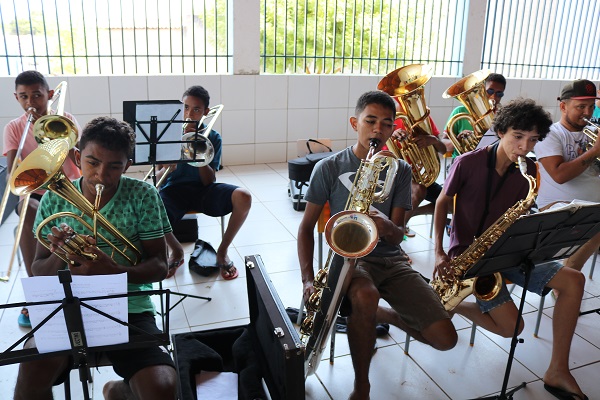 Projeto ensina jovens e adolescentes a arte musical  - Imagem 10
