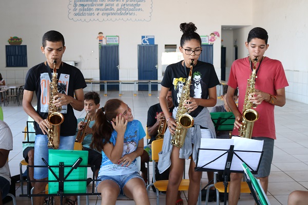 Projeto ensina jovens e adolescentes a arte musical  - Imagem 9