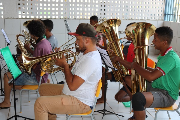 Projeto ensina jovens e adolescentes a arte musical  - Imagem 14