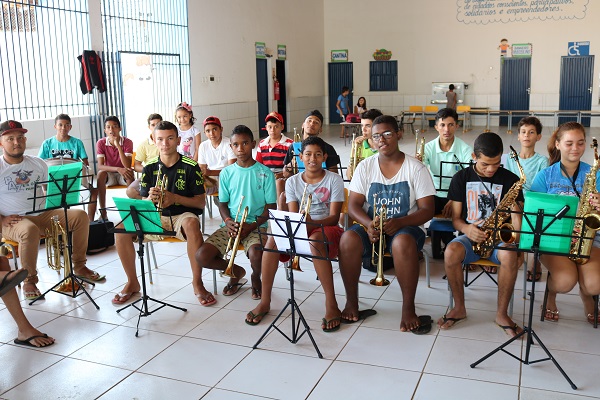 Projeto ensina jovens e adolescentes a arte musical  - Imagem 2