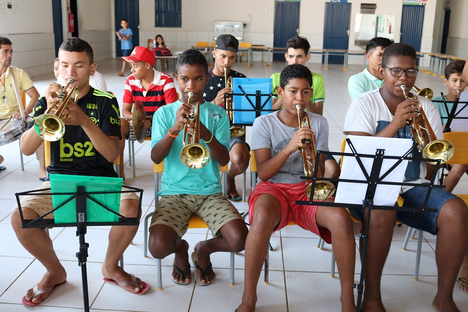 Projeto ensina jovens e adolescentes a arte musical  - Imagem 16