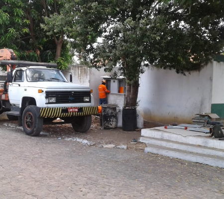 Prefeitura de Água Branca faz melhorias na energia de escola e em água de bairros