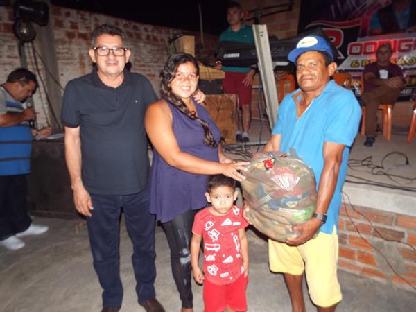Rádio Cruzeiro AM concretiza campanha solidária com entrega de cestas de alimento  - Imagem 54
