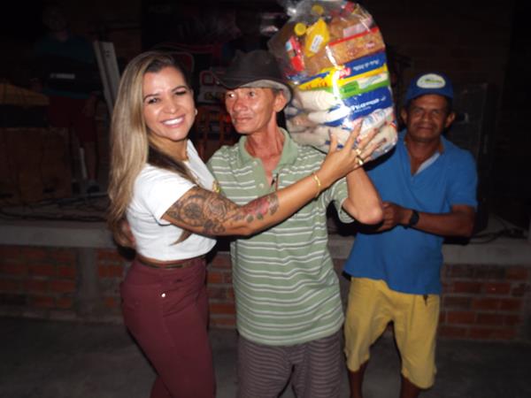 Rádio Cruzeiro AM concretiza campanha solidária com entrega de cestas de alimento  - Imagem 45