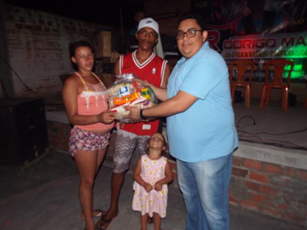 Rádio Cruzeiro AM concretiza campanha solidária com entrega de cestas de alimento  - Imagem 43