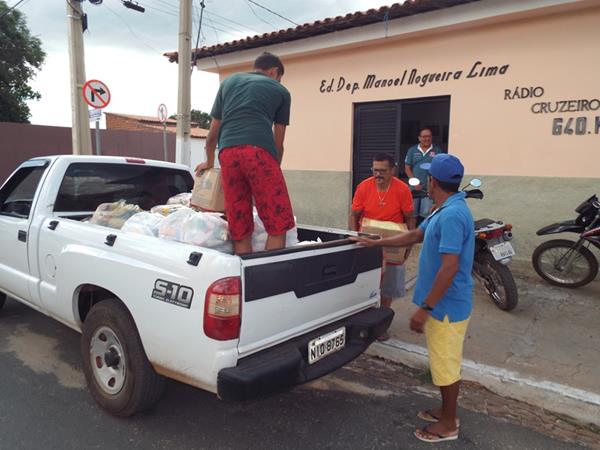 Rádio Cruzeiro AM concretiza campanha solidária com entrega de cestas de alimento  - Imagem 2