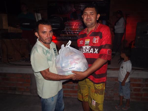 Rádio Cruzeiro AM concretiza campanha solidária com entrega de cestas de alimento  - Imagem 69