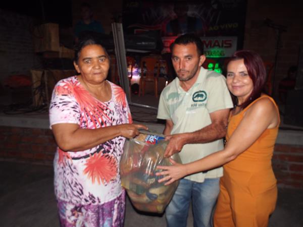 Rádio Cruzeiro AM concretiza campanha solidária com entrega de cestas de alimento  - Imagem 53