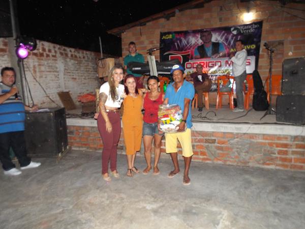 Rádio Cruzeiro AM concretiza campanha solidária com entrega de cestas de alimento  - Imagem 55