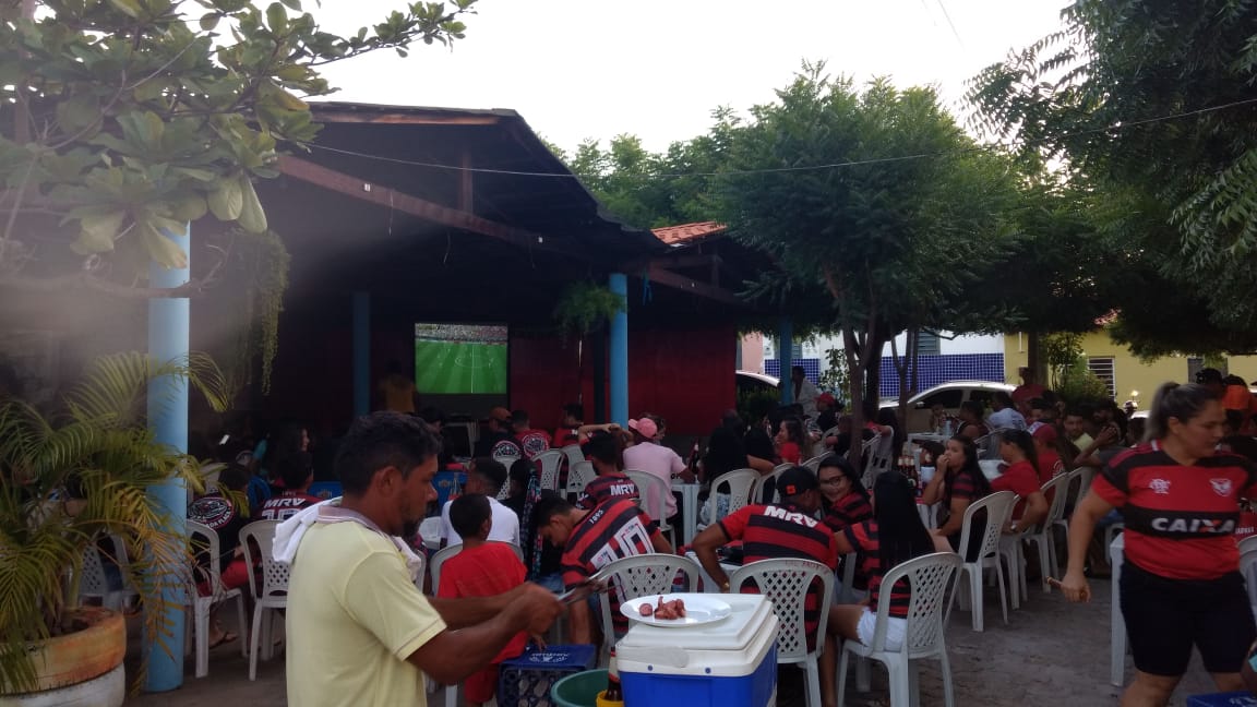 Em Monsenhor Gil torcedores se reuniram e assistiram final da Libertadores da América 
