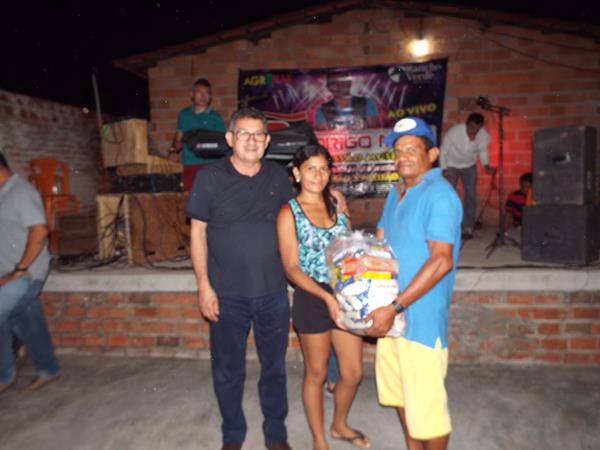 Rádio Cruzeiro AM concretiza campanha solidária com entrega de cestas de alimento  - Imagem 61