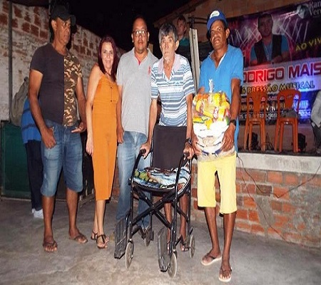 Rádio Cruzeiro AM concretiza campanha solidária com entrega de cestas de alimento 