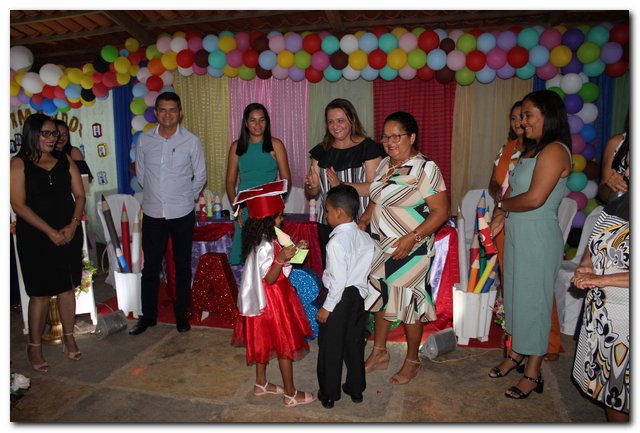 Escola Monsenhor Lopes realiza festa de formatura - Imagem 28