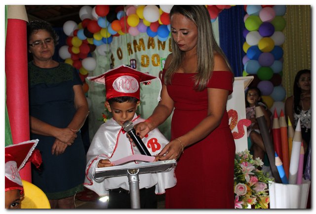 Escola Monsenhor Lopes realiza festa de formatura - Imagem 39