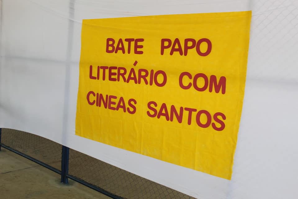 Alunos da rede municipal de ensino participam de bate papo com o escritor Cineas Santos - Imagem 14