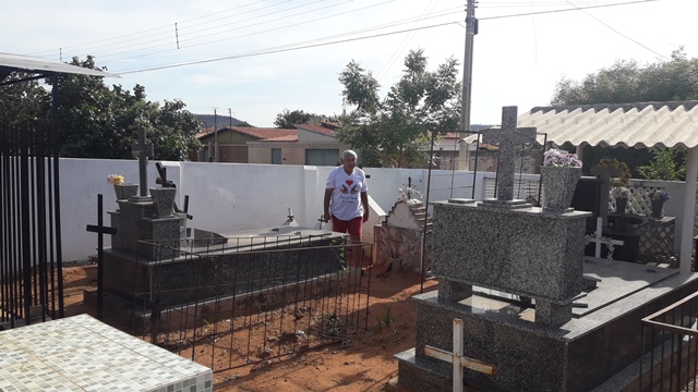Dia de Finados em DEL – Visitantes foram surpreendidos nos cemitérios com organização, limpeza e missa. - Imagem 56