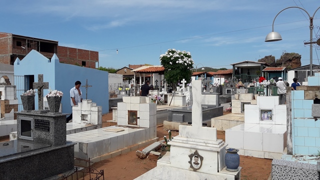 Dia de Finados em DEL – Visitantes foram surpreendidos nos cemitérios com organização, limpeza e missa. - Imagem 31