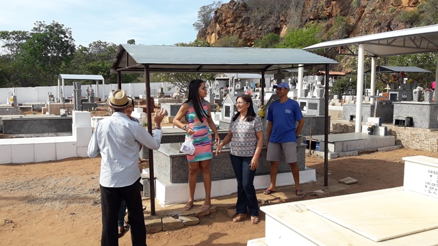 Dia de Finados em DEL – Visitantes foram surpreendidos nos cemitérios com organização, limpeza e missa. - Imagem 97